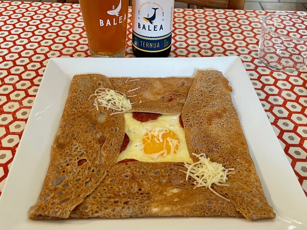 This was a crêpe with emmenthal cheese, egg, and chorizo. It was pretty good. The beer, a local, organic artisanal brew, wasn’t bad either.