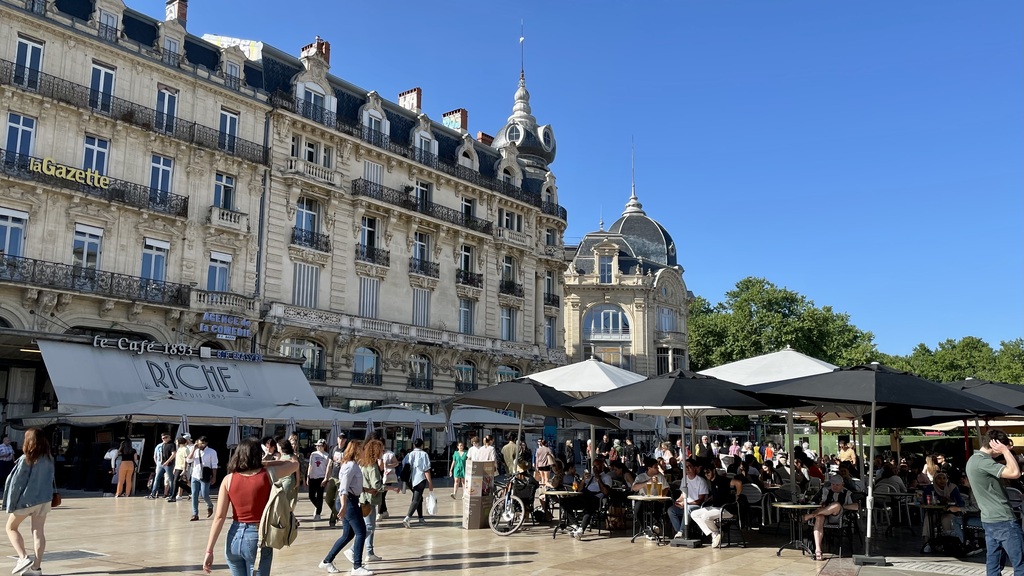 Beautiful weather and late afternoon crowds on Place de la Comédie, Montpellier.