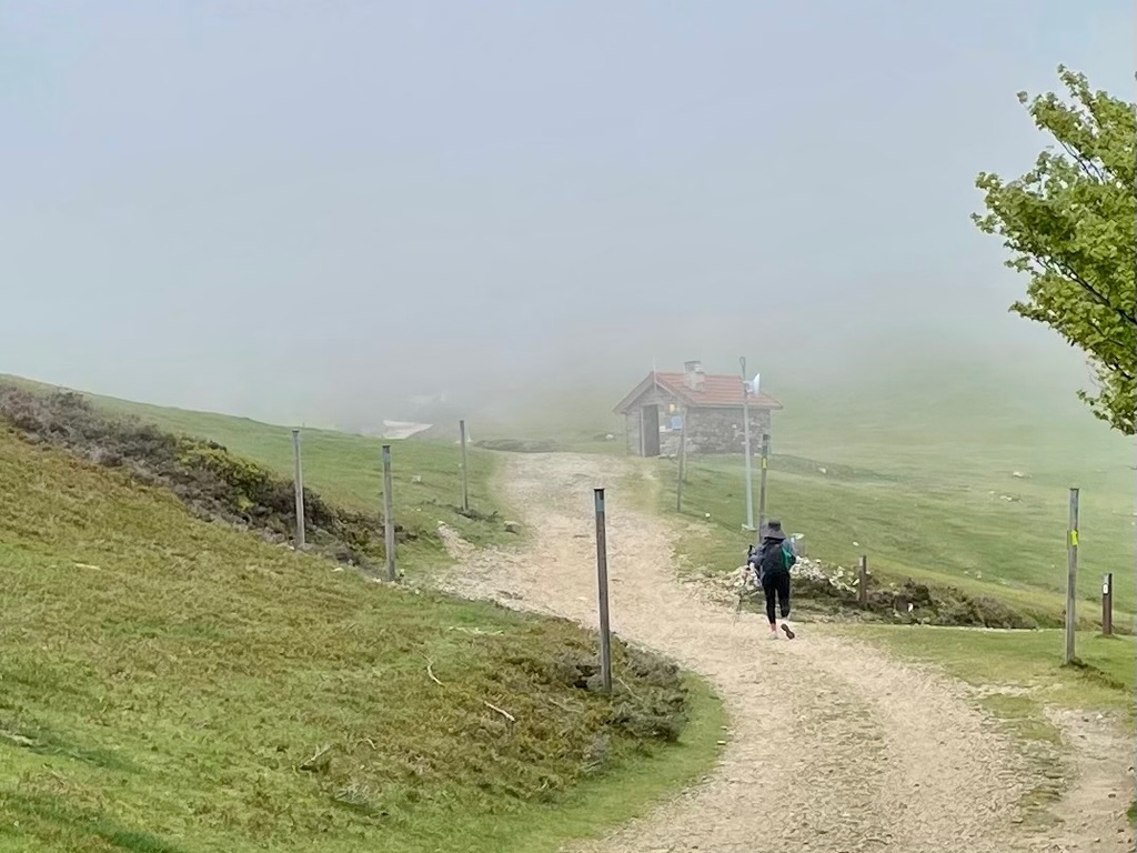More fog, this time on the Spanish side, while approaching Collado Lepoeder.