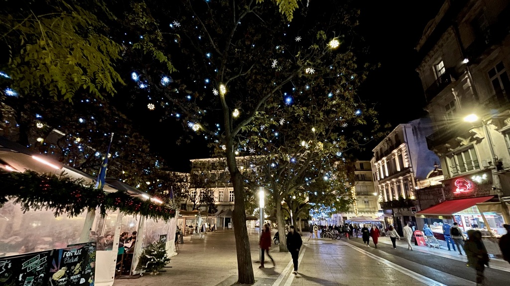 Place Jean Jaurès under sparkling lights.