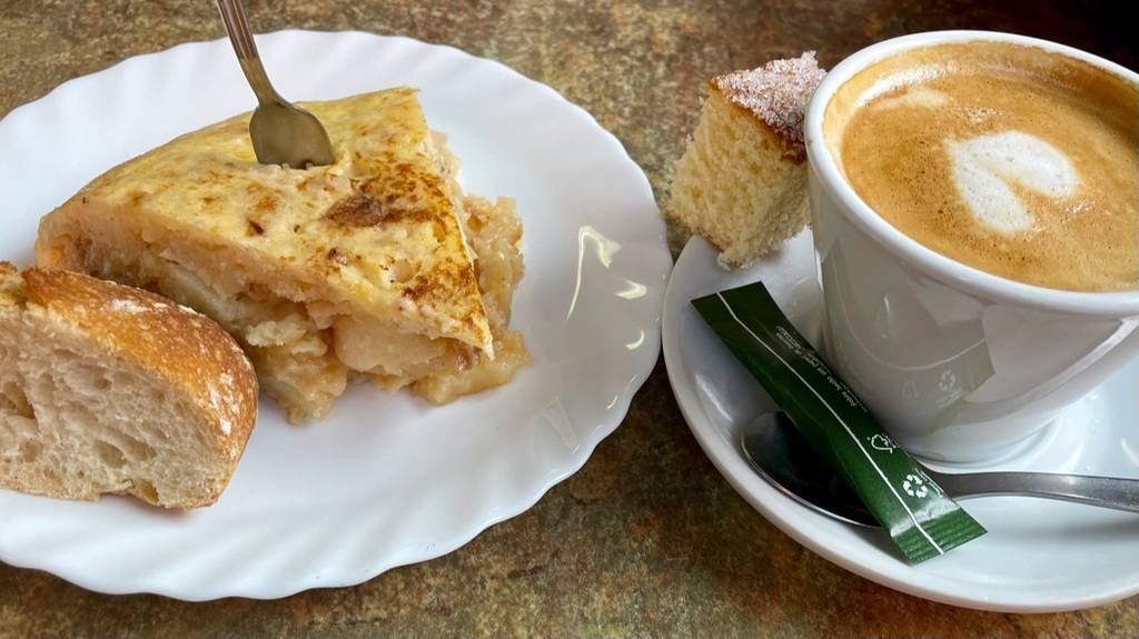 I had a cup of vending machine coffee before leaving last night’s mattress on the floor, so by the next village I was ready for breakfast. This tortilla and coffee really hit the spot.