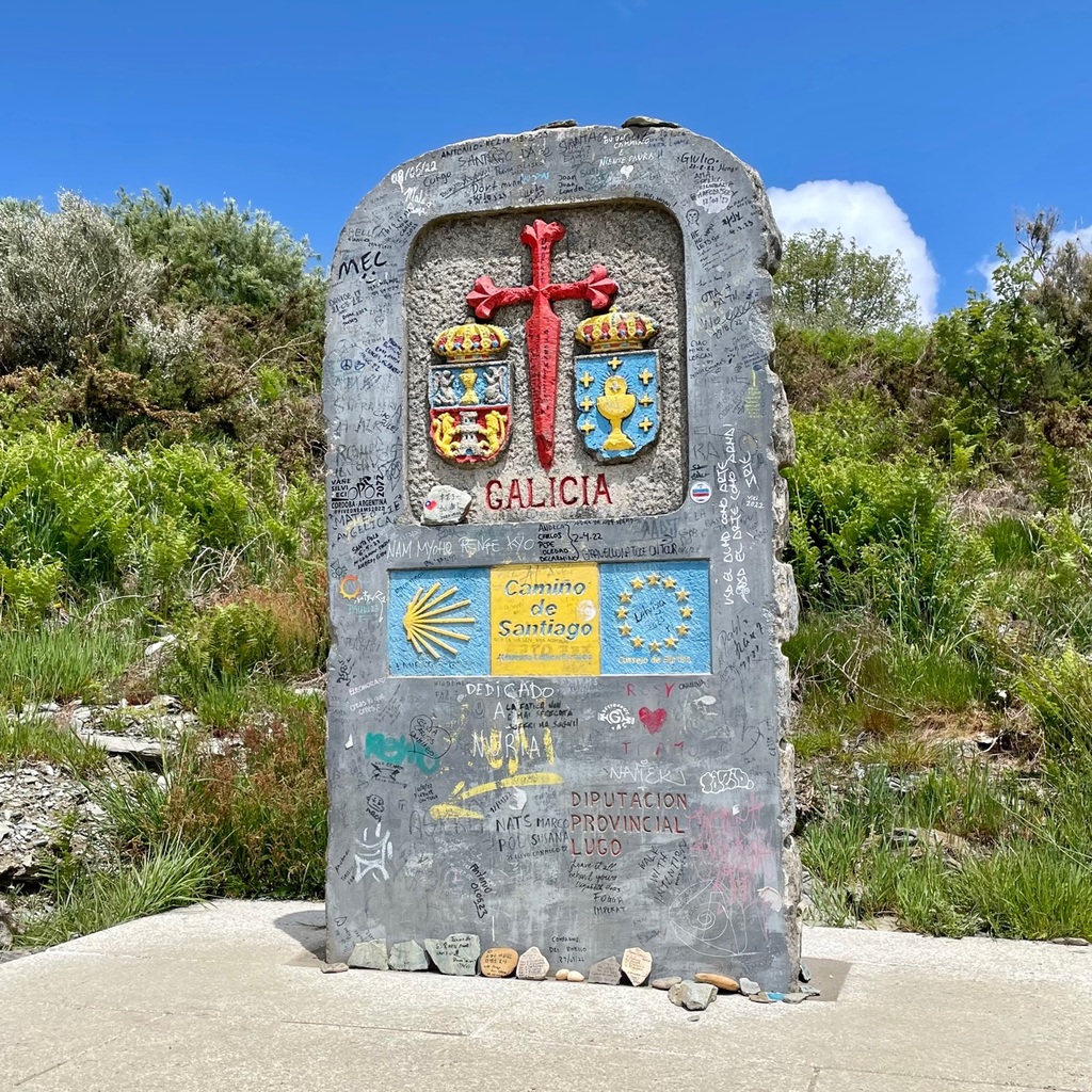Monument marking the entry into Galicia.